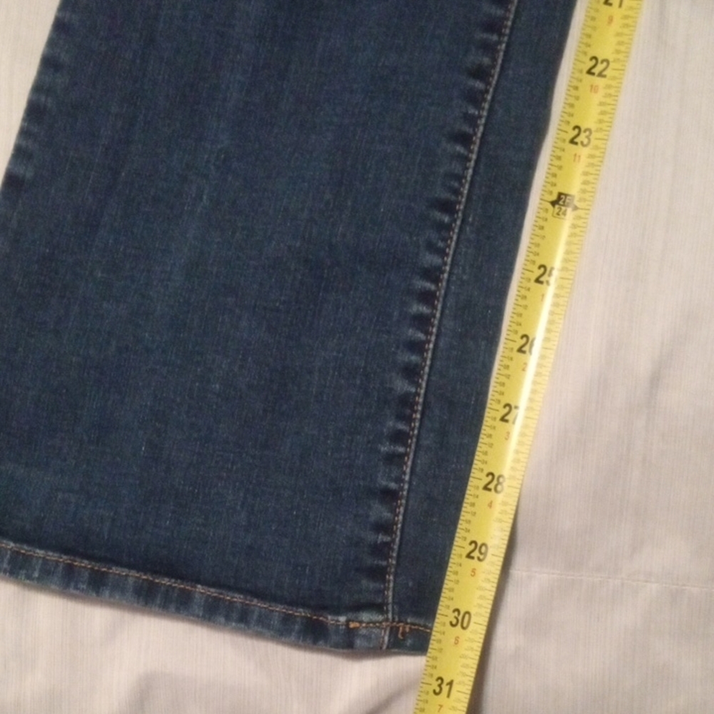 Blue Straight Leg Jeans with Classic Denim Style - Picture 3 of 10